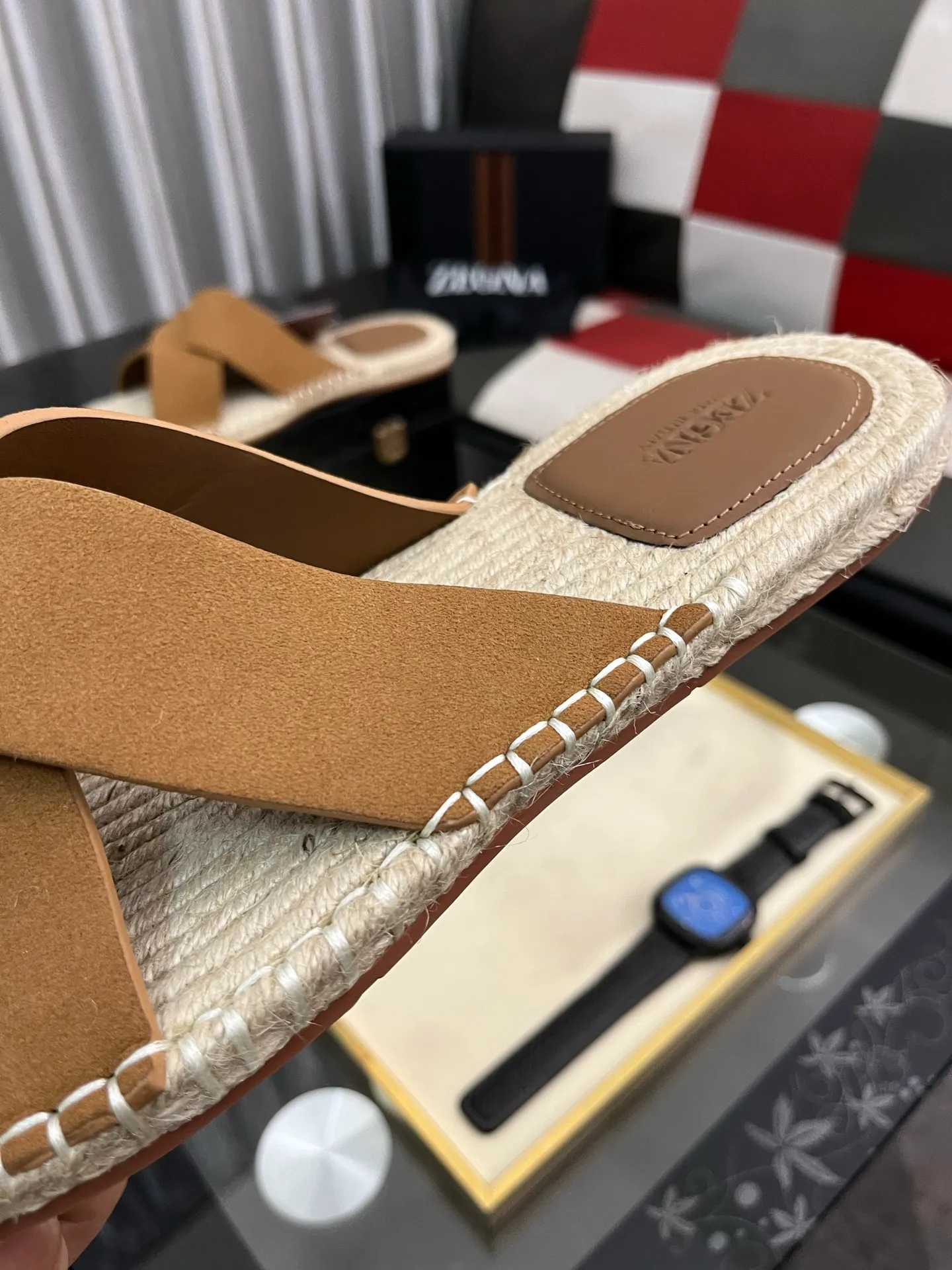 Men's shoes 💰320⌚️⌚️《HERMES》Hermès 💁♂️Men's casual slippers, compare the quality at the counter🧚🏿♂️ The upper layer has a stone pattern with clear texture, showing high-end, high-end, comfortable to wear and versatile. Purely hand-pulled, raw rubber breathable outsole, breathable and comfortable lambskin lining, 100% comfortable density, original rubber outsole wear-resistant code number 38-44. Can be customized 45-46-47